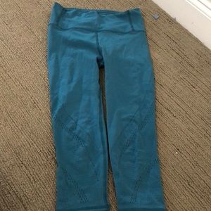 Lulu lemon perforated align capris